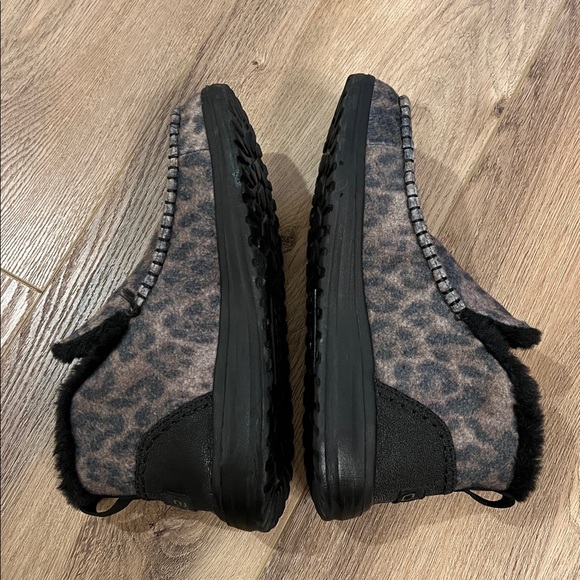 Hey Dude boots- cheetah size 9 - Picture 5 of 6